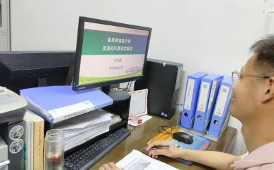 县乡畜牧中心组织养殖场参加