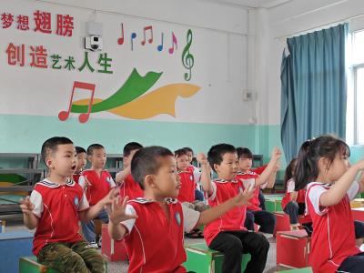 【教育之窗】白石坳小学南河校区：萌娃“沉浸式”探校 幼小衔接有温度 
