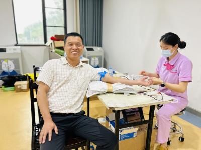 毕昇小学：爱心献血显真情 尽责育人展担当