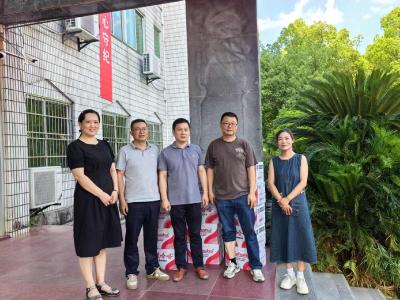 县九昇商贸集团开展“助力高考·清凉护航”公益活动