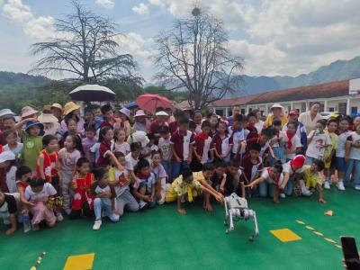 【教育之窗】柳林河小学举办科技展演暨庆“六一”活动