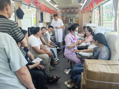 雷家店镇组织开展无偿献血活动