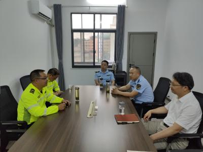 部门联合开展抛洒整治 共护道路交通安全