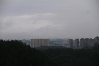 湖北英山：城在霧中 霧在城中