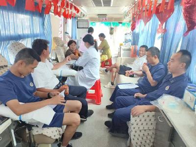 无偿献血传“温”情 点滴汇聚爱心“泉”