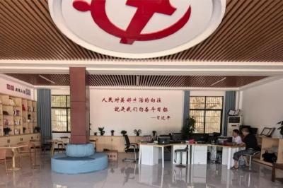 拆柜台、建客厅、破难题！英山一党群服务中心的“亲民革命”