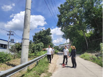 金家鋪鎮(zhèn)跨部門聯(lián)動保障金龍路擴建