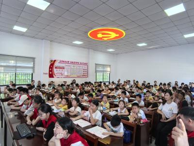 愛心托舉童年 陪伴點(diǎn)亮暑期 ——王家畈村暑期愛心托管班溫暖開班