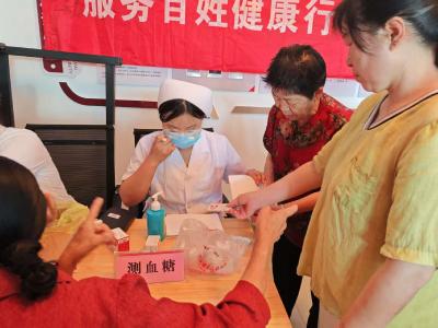 【健康英山】溫泉鎮(zhèn)花海社區(qū)聯(lián)合縣醫(yī)共體總醫(yī)院中醫(yī)醫(yī)院院區(qū)開展公益健康服務(wù)行動