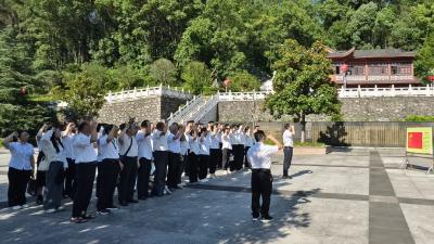 【干部素質(zhì)提升年】紅心聚力強(qiáng)黨性 榜樣引領(lǐng)促提升——縣發(fā)改局組織開(kāi)展紀(jì)念建黨104周年活動(dòng)