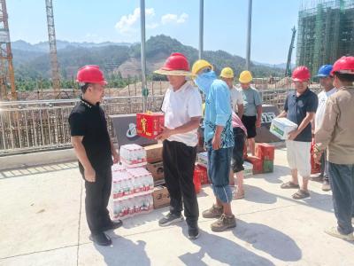 縣市政工程公司：烈日送關(guān)懷 高溫顯擔(dān)當(dāng)