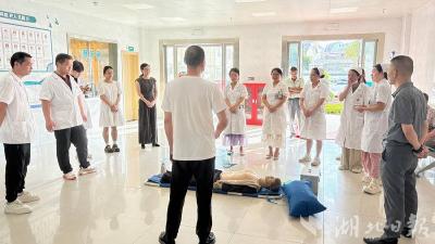 筑牢安全防線 守護(hù)生命健康——縣醫(yī)共體總醫(yī)院石鎮(zhèn)分院開展消防安全培訓(xùn)暨應(yīng)急演練