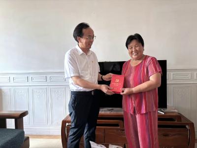 溫泉鎮(zhèn)慰問“光榮在黨50年”老黨員