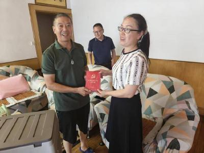 县城管执法局组织开展庆“七一”系列活动