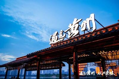 遗爱湖畔光影交织 千年黄州诗画共鸣