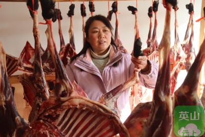 英山杨柳湾镇黄泥畈村：腊味飘香年味浓 