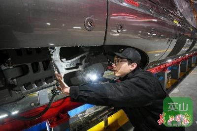 2026春运进行时｜三万步的守护