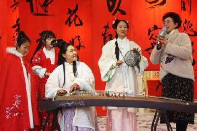 湖北枝江：书画展览贺新年