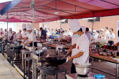 枝江市学校食堂厨师培训暨烹饪技能大赛火热上演 