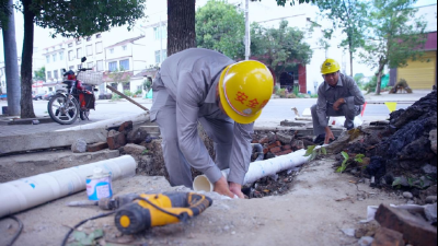 盛夏时 劳动者｜高温天来临 “水管家”们“汗”卫农村供水生命线