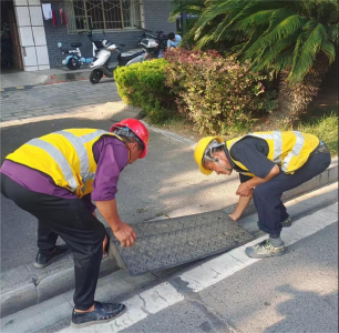 市住建局：集中清理占道构筑物还路于民