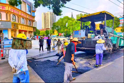 市住建局：及时修复路面“伤疤” 保障市民出行通畅