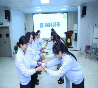 枝江市幼儿园开展“青蓝同心  悦美同行”师徒结对活动