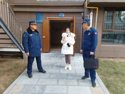 枝江消防开展高层住宅小区消防安全指导