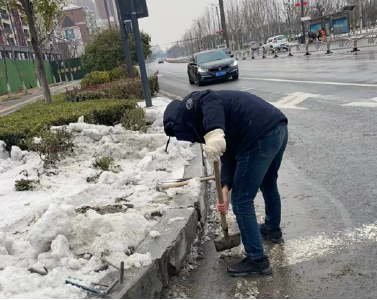 枝江市政扎实开展市政设施雪后“疗伤”