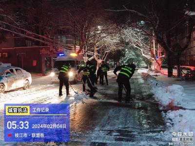 枝江：降雪不“降温”  清冰除雪保畅通