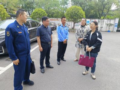枝江消防开展居民小区“拆窗破网”行动试点调研工作