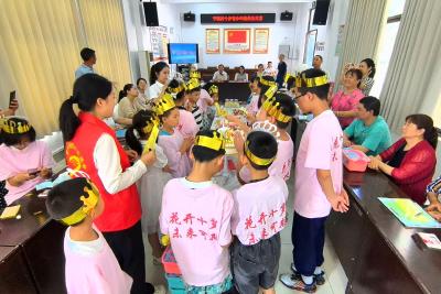 平湖村30余名少年集体过十岁生日