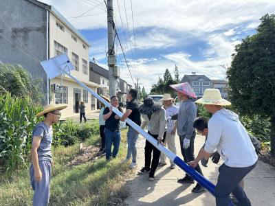 石套子村：共同缔造齐参与 安装路灯暖民心 