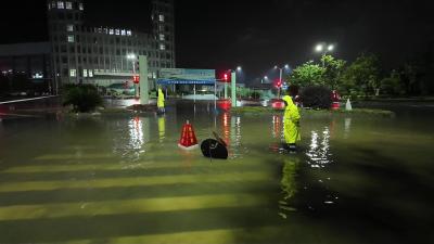 市住建局：闻“汛”而动 全力筑牢汛期安全防线