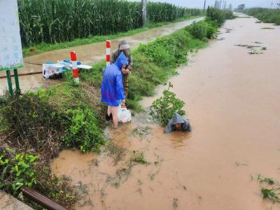 七星台镇石套子村积极应对暴雨极端天气