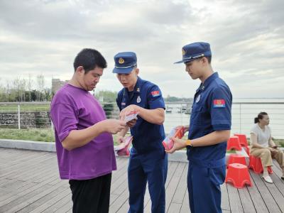 夏夜纳凉“话”安全 消防宣传入心田