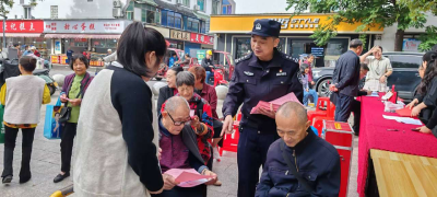 反诈宣传进市场 拧紧防诈安全阀