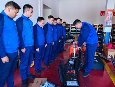 枝江消防对新器材开展操作学习和装备验收工作