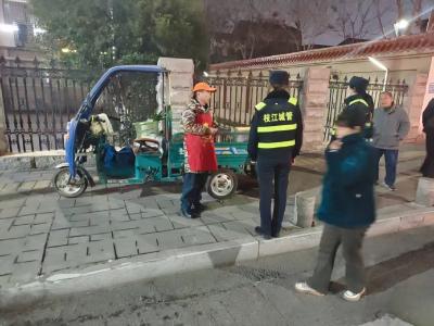 城管护学守平安 文明伴行求学路