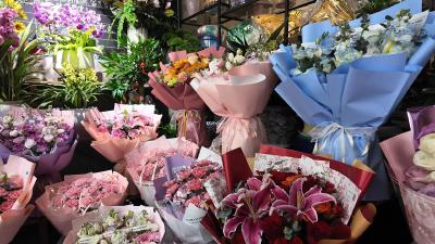 “三八”妇女节期间枝江花卉市场迎来消费热潮