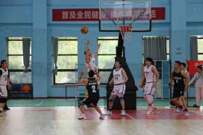 以球会友，精彩“篮”不住