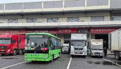 快递“坐”上公交 农货搭上“便车” 枝江“公交带货”助力乡村振兴