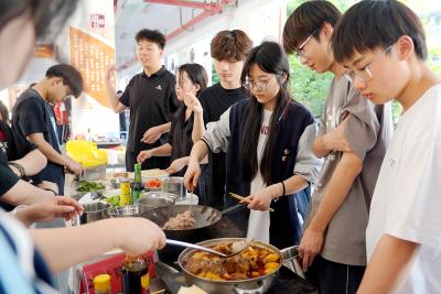 枝江职教中心第五届校园美食节热力开启