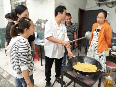七星台社区厨师培训班圆满结业 助力居民就业与生活