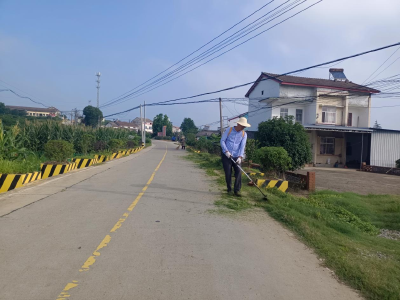 火山口村“三员”带头冲锋 清洁除草扮靓家园 