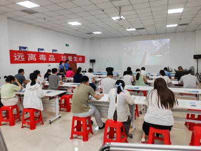 枝江：检警携手进企业 禁毒知识入人心