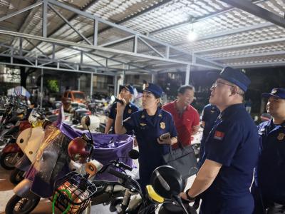枝江消防开展居民住宅小区消防安全夜巡行动