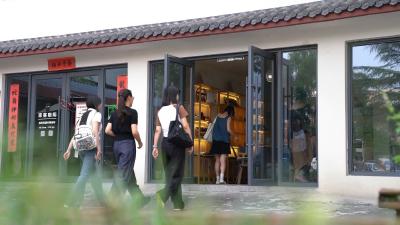 青年夜校遇“非遗” 传统文化擦出时尚火花 
