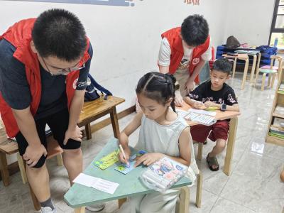 七口堰社区：扫黄打非大冒险 暑托班里护童真