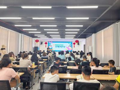 西湾社区“幸福学堂”暑托班开课 解双职工家庭燃眉之急